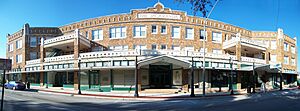 Avon Park Hist Dist Jacaranda pano02