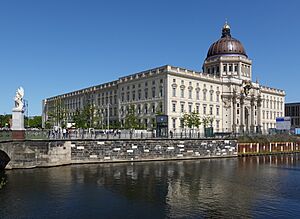 Berlin-BerlinerSchloss-2-Asio (cropped)