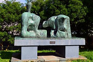 Brandon Estate Henry Moore (21659971611)