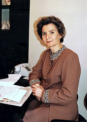Bronisława Kowalska w swoim biurze poselskim 1997