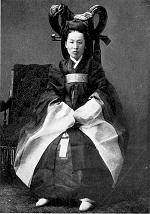 Korean palace-woman in full regalia
