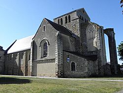 La Roë (53) Abbaye 05