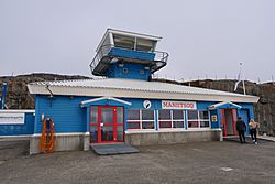 Maniitsoq Airport terminal (Quintin Soloviev).jpg