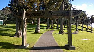 Maori carvings at the Winstone Park