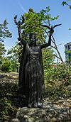 Statue at Confederation Garden Court, Victoria, British Columbia, Canada 07.jpg