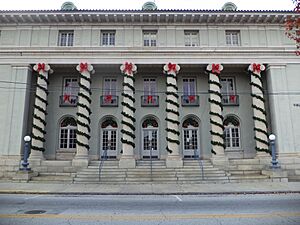 Valdosta City Hall front 12713