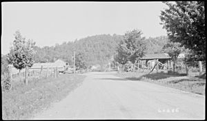 Pine View in 1940 with an Esso gasoline station