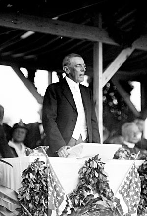 Woodrow Wilson speaks at dedication of the Confederate memorial - Arlington National Cemetery - Arlington Count VA USA - 1914-06-12
