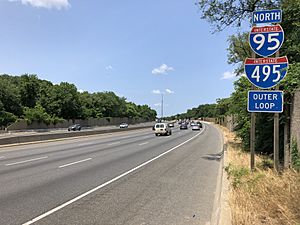 2019-06-03 11 49 56 View north along the outer loop of the Capital Beltway (Interstate 95 and Interstate 495) between Exit 23 and Exit 25 in College Park, Prince George's County, Maryland