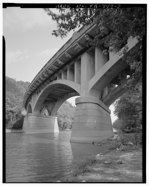 3-4 VIEW FROM RIVER LEVEL, FROM EAST. - Narrows Bridge, Spanning Raystown Branch of Juniata River at Lincoln Hwighway (U.S. Route 30), Bedford, Bedford County, PA HAER PA,5-BED.V,1-3