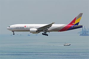 Asiana Airlines Boeing 777-200ER; HL7742@HKG;31.07.2011 614fz (6052589349)