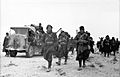 Bundesarchiv Bild 101I-783-0104-09, Nordafrika, italienische Soldaten auf dem Marsch