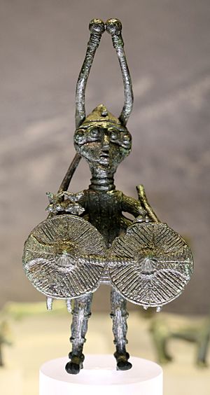 Civiltà nuragica, prima età del ferro, bronzetti dal santuario di albini-teti (NU), grande demone a quattro occhi, quattro braccia e due scudi 02