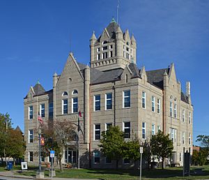 Grundy County Courthouse in Trenton