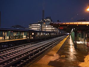 IRT Broadway-Seventh 125th Street Northbound Platform.jpg