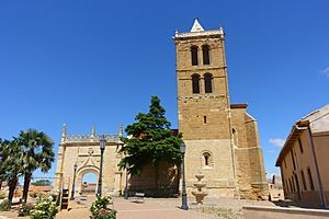 Iglesia de San Vicente, Villar de Fallaves 04.jpg