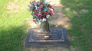Johnny Horton grave in Haughton, LA IMG 2639