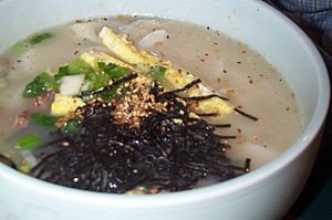 Korean.food-Tteok.mandu.guk-01