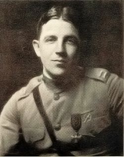 Stallings c. 1918. Photo by Arnold Genthe. Note the Croix de Guerre.