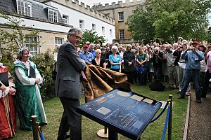 Lord Egremont unveils the Plaque to Thomas Harriot (26th July 2009)