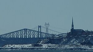 Pont de Québec et pont Pierre-Laporte, vu de la traverse Québec-Lévis