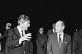 Premier Lubbers (l) begroet premier Trudeau van Canada op vliegveld Valkenburg, Bestanddeelnr 932-7640