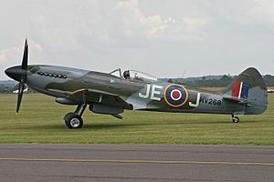 VS Spitfire FR.XIV MV268 JE-J (G-SPIT) (7143115349)