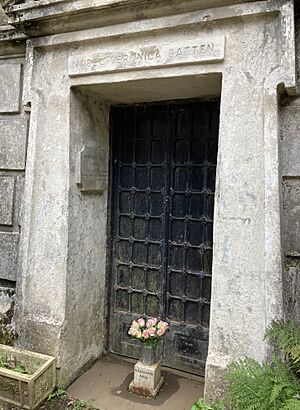Vault of Mabel Batten and Ratcliffe Hall in Highgate Cemetery