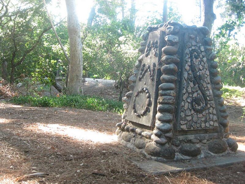 WWO pillar