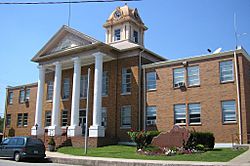 Wolfe County courthouse in Campton
