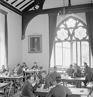 American Red Cross Service Club, Norwich- Life at the Club at the Bishop's Palace, Norfolk, England, UK, 1943 D15834