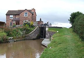 Aston juxta Mondrum - Minshull Lock.jpg