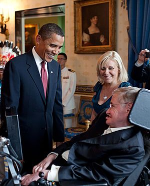 Barack Obama speaks to Stephen Hawking (cropped)