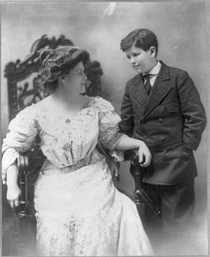 Belle Case LaFollette, three-quarter length portrait, seated, with son, Robert M. LaFollette, Jr. LCCN2005691321