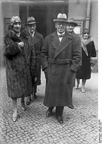 Bundesarchiv Bild 102-10539B, Berlin, Clown Grock mit Gattin