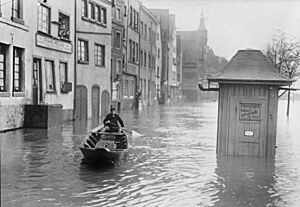 Bundesarchiv Bild 102-10776, Köln, Hochwasser