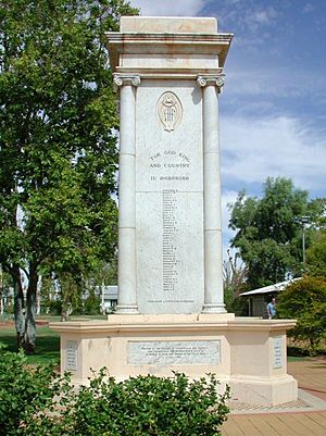 Charleville War Memorial (2005).jpg