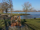 Kampen, het Bevrijdingsmonument aan de De La Sablonairekade foto8 2016-05-17 11.29