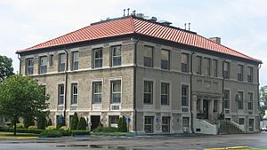 Newton County Courthouse in Kentland from southeast