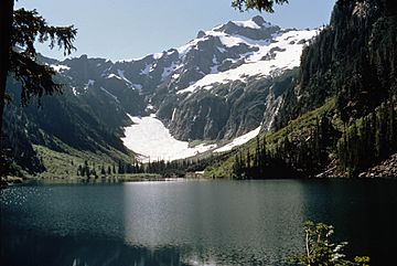 Okanogan-Wenatchee National Forest, Goat Lake (37171633575).jpg