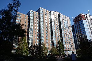 Roosevelt Island td (2019-11-03) 016 - Riverwalk Place (455 Main Street)