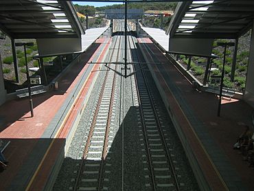 Transperth Kwinana Station platforms.jpg