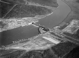 Work below powerhouse at Guntersville Dam, Alabama about 1938-1939 - NARA - 23933399 (cropped)