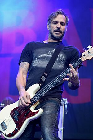 13-08-10 Taubertal Bad Religion Jay Bentley 1.JPG