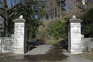 2014 Fort Tryon Park Billings Estate gate columns