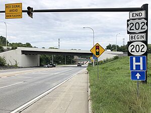 2022-07-29 15 08 07 View south along Delaware State Route 202 (Concord Pike) just south of the exit for Interstate 95 NORTH (Chester, Philadelphia) in Blue Ball, New Castle County, Delaware