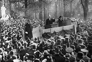 Bundesarchiv B 145 Bild-P046271, Berlin, Kundgebung im Tiergarten, Liebknecht