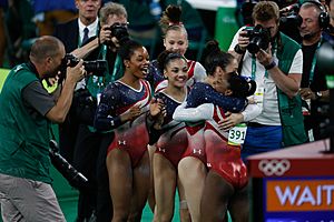 EUA levam ouro na ginástica artística feminina; Brasil fica em 8º lugar (28879957845)