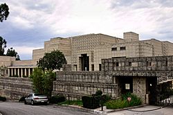 Ennis House front view 2005