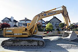 Excavator (John Deere)